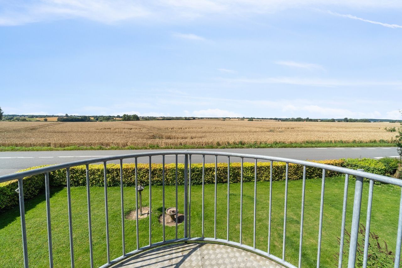 image 03